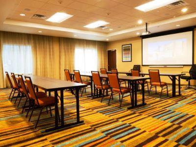 Fairfield Inn & Suites By Marriott Dickson Bagian luar foto